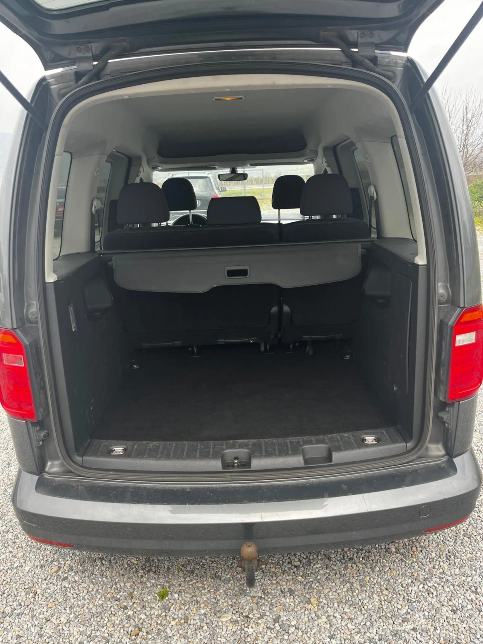 VW Caddy НОВ ВНОС 2.0 TDI Пътнически 6ск , снимка 13 - Автомобили и джипове - 54046260