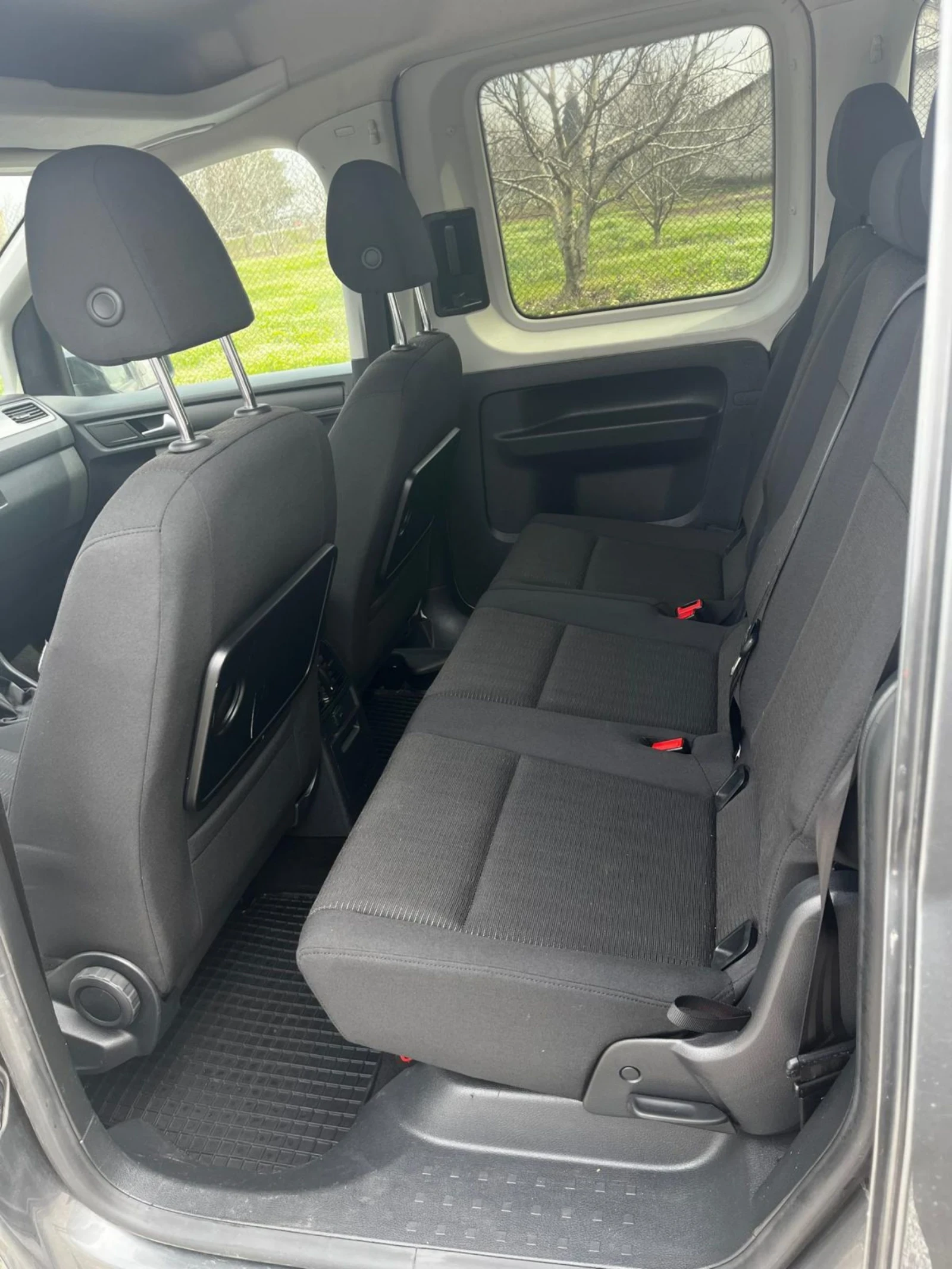 VW Caddy НОВ ВНОС 2.0 TDI Пътнически 6ск , снимка 11 - Автомобили и джипове - 54046260