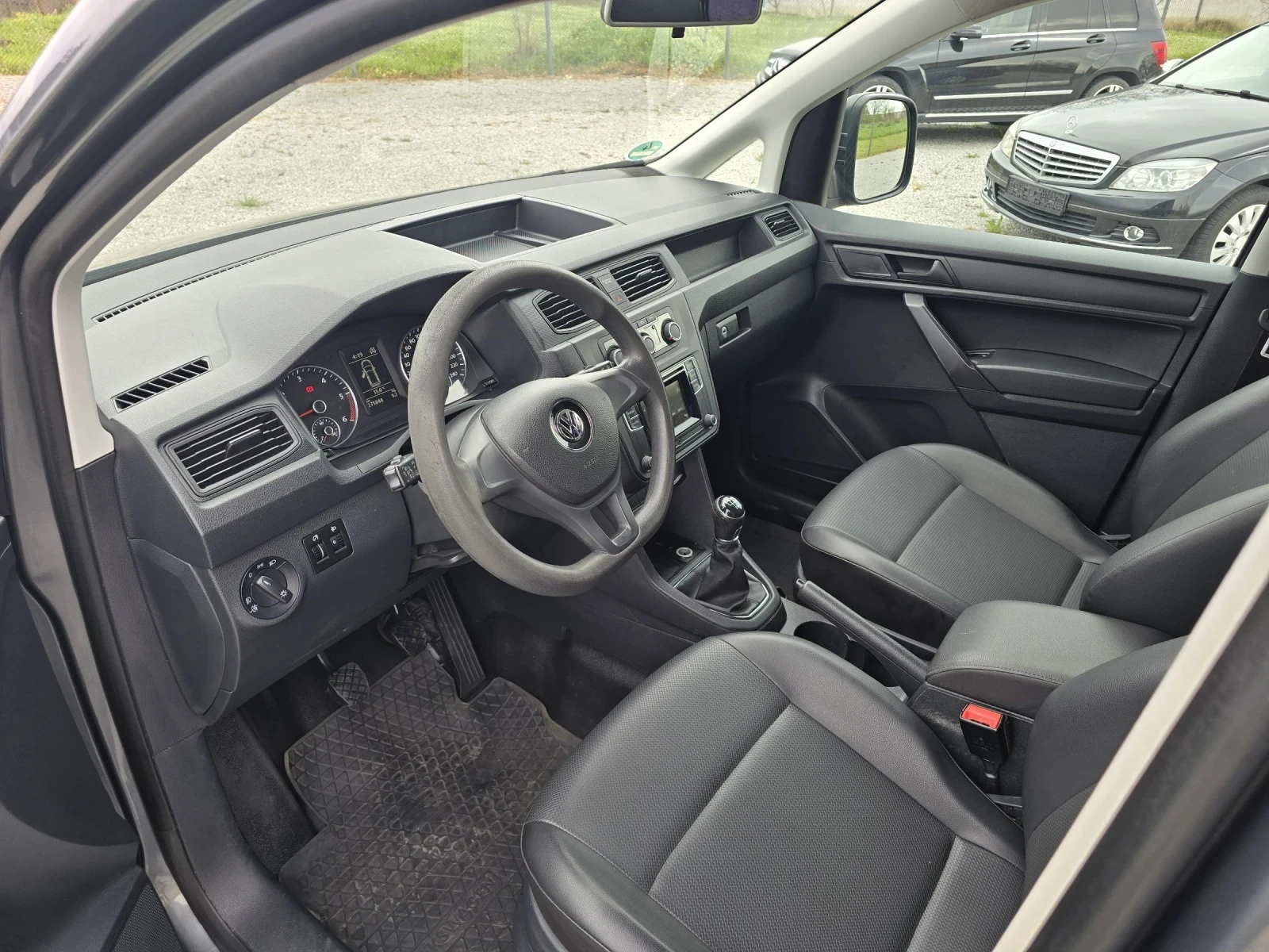 VW Caddy НОВ ВНОС 2.0 TDI Пътнически 6ск 2 БРОЯ, снимка 16 - Автомобили и джипове - 54046260