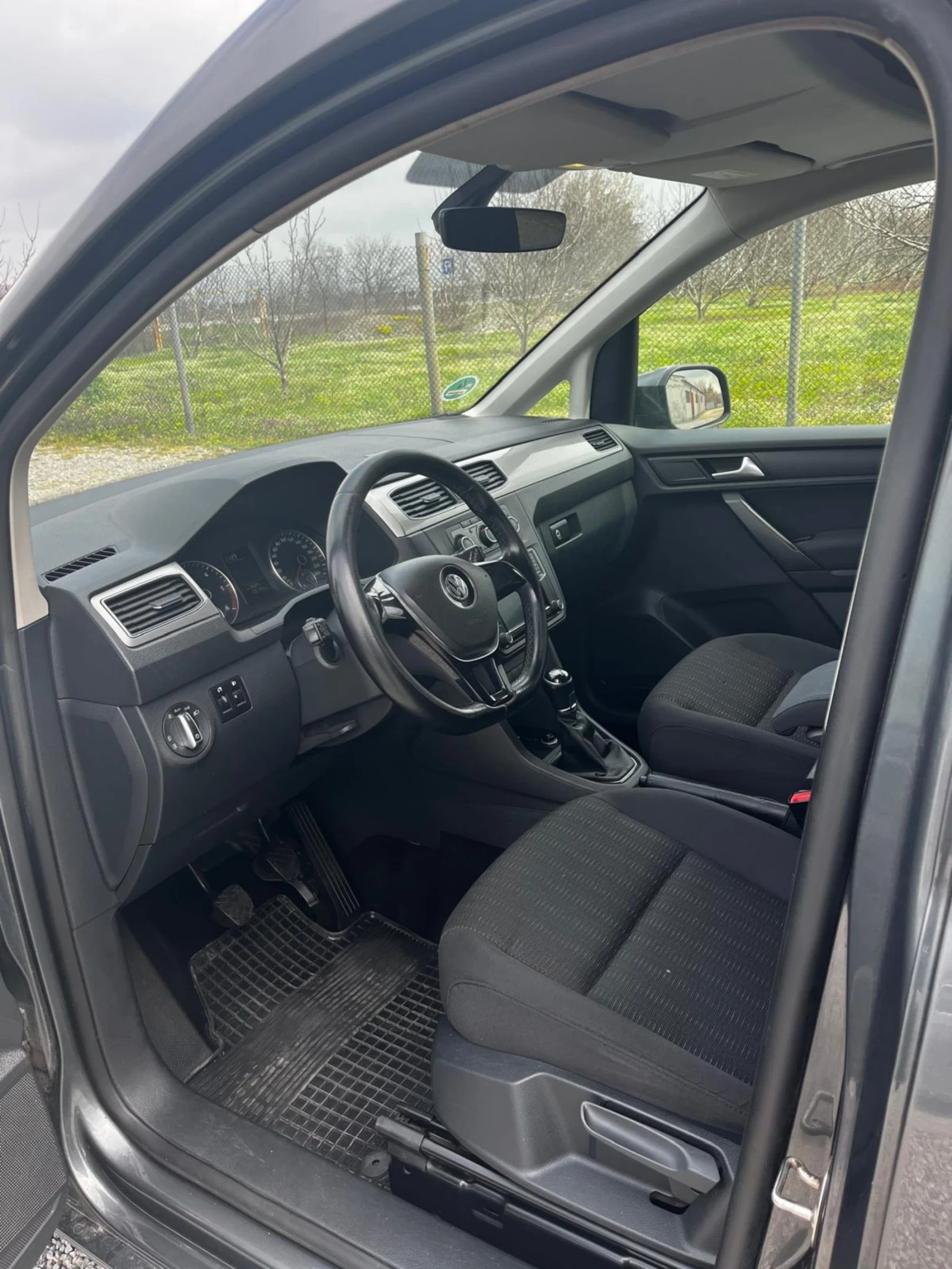 VW Caddy НОВ ВНОС 2.0 TDI Пътнически 6ск , снимка 8 - Автомобили и джипове - 54046260