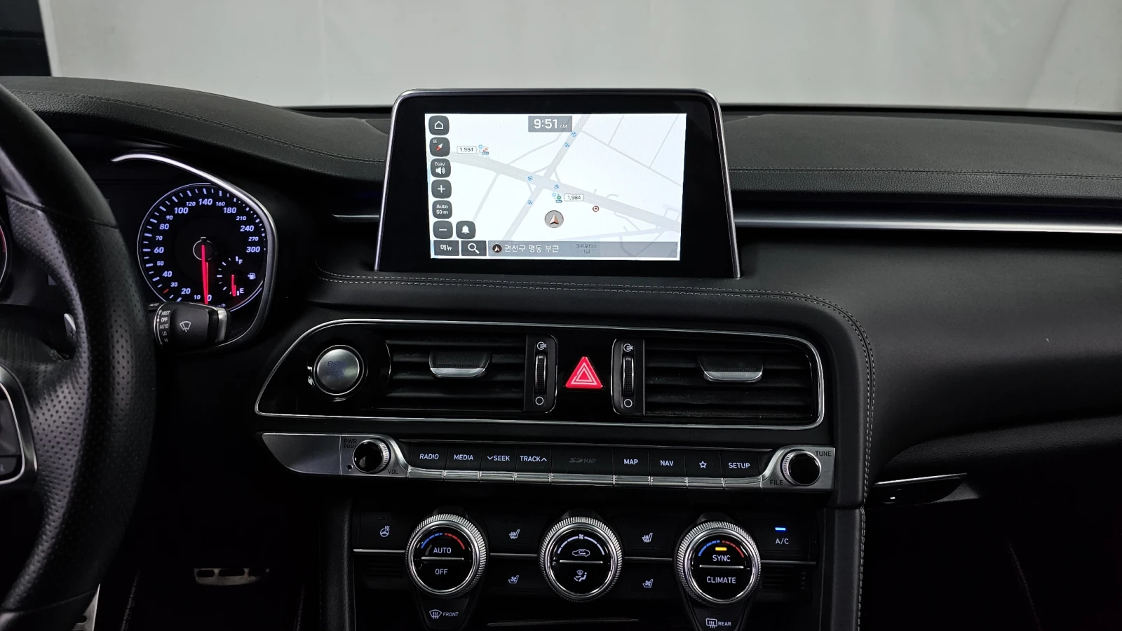Genesis G70 3.3T Sport Панорама* Обдухване, снимка 12 - Автомобили и джипове - 54810661