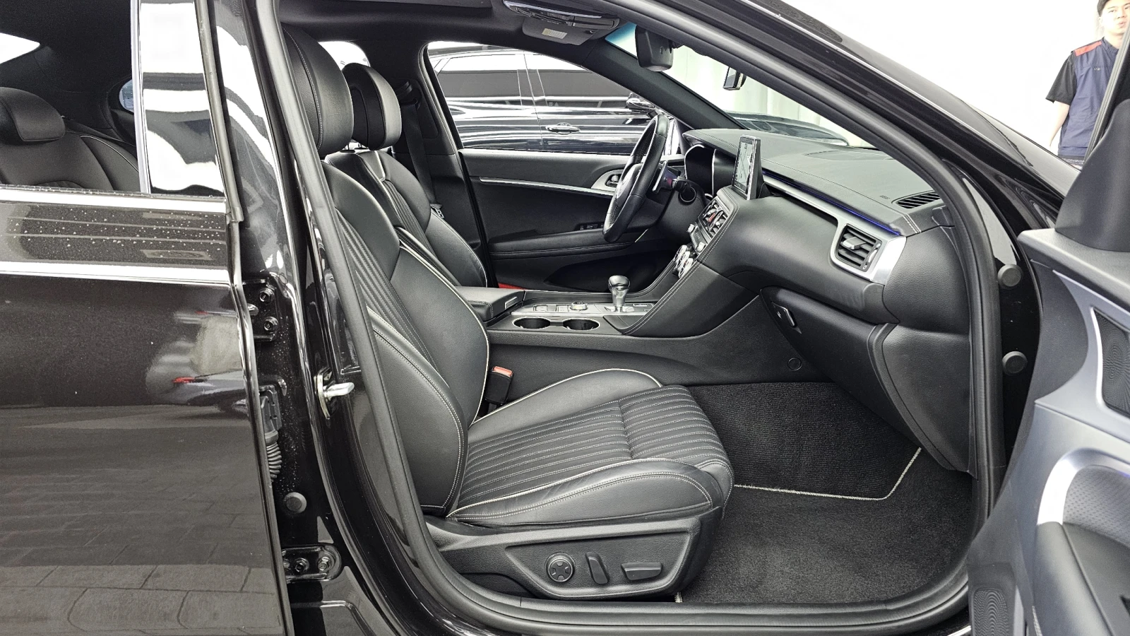 Genesis G70 3.3T Sport Панорама* Обдухване, снимка 10 - Автомобили и джипове - 54810661