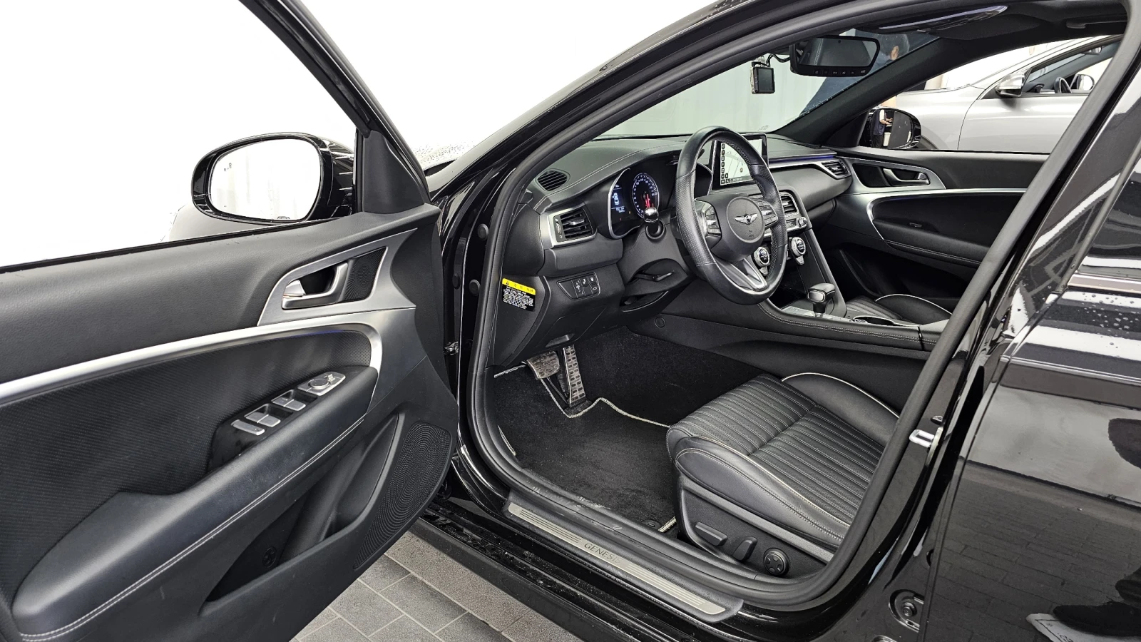 Genesis G70 3.3T Sport Панорама* Обдухване, снимка 9 - Автомобили и джипове - 54810661