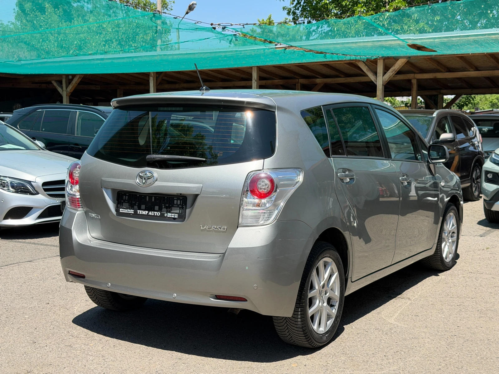 Toyota Verso 1.8i* СЪС СЕРВИЗНА КНИЖКА С ПЪЛНА ИСТОРИЯ, снимка 5 - Автомобили и джипове - 54853758