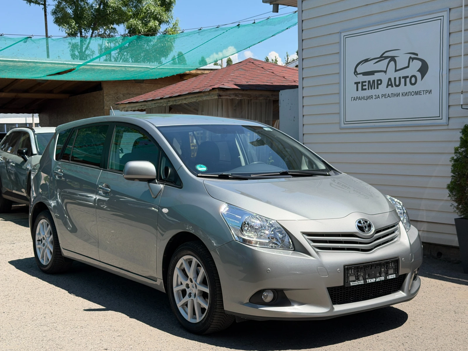 Toyota Verso 1.8i* СЪС СЕРВИЗНА КНИЖКА С ПЪЛНА ИСТОРИЯ, снимка 3 - Автомобили и джипове - 54853758