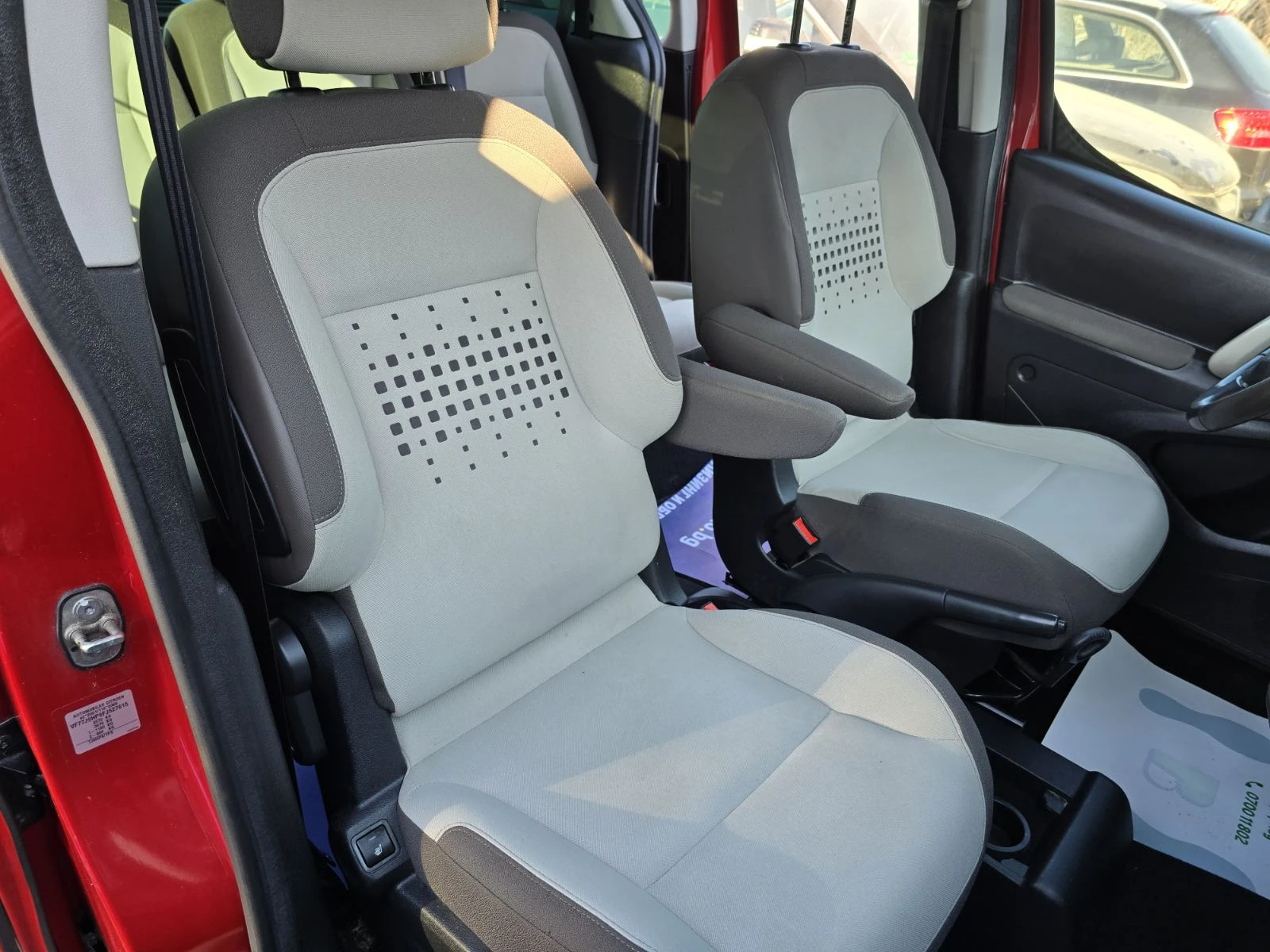 Citroen Berlingo ТОП/1.6HDI/Automatik/Multi space, снимка 14 - Автомобили и джипове - 54995538