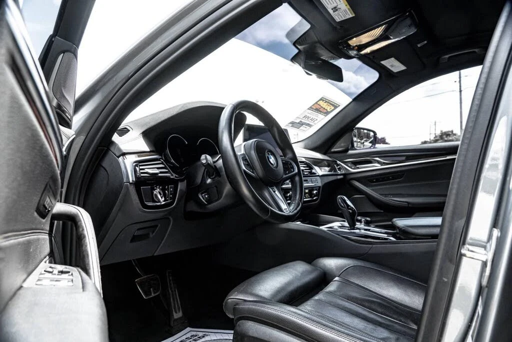 BMW 550 XDRIVE#PANORAMA/ПОДГРЕВ/ОБДУХВАНЕ/360КАМЕРИ/, снимка 6 - Автомобили и джипове - 55129398
