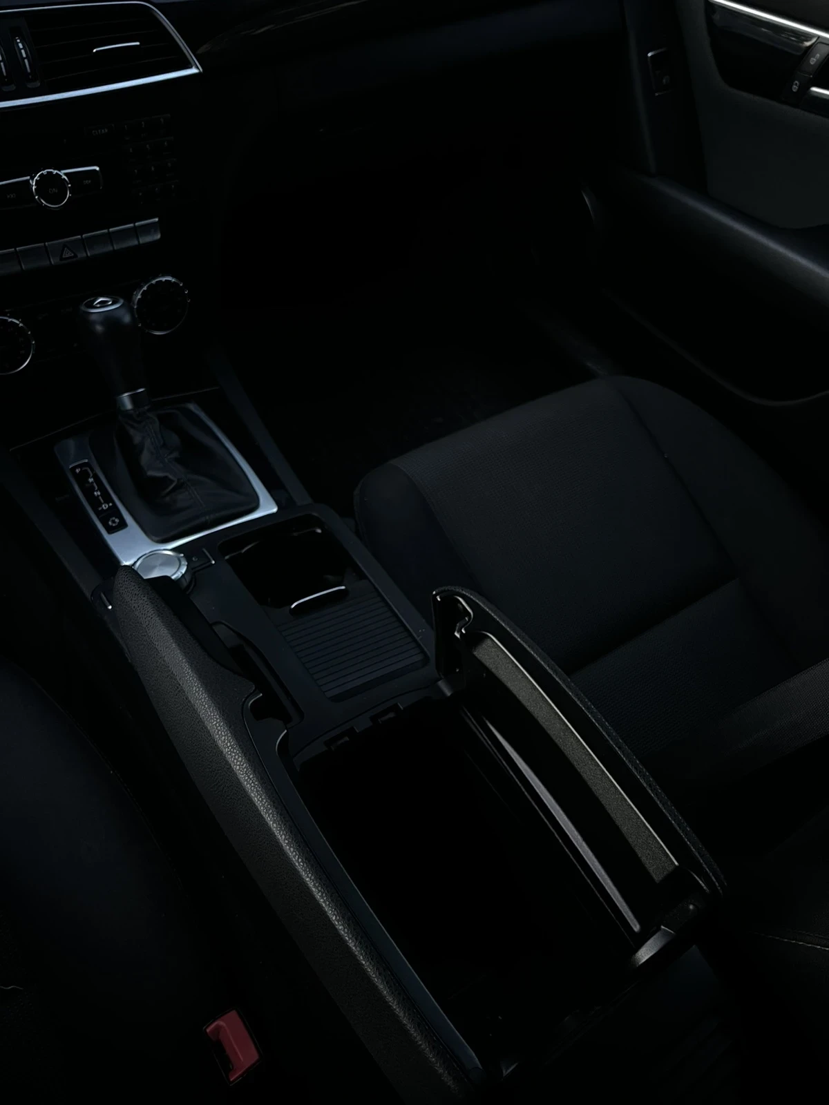 Mercedes-Benz C 220, снимка 11 - Автомобили и джипове - 55314994