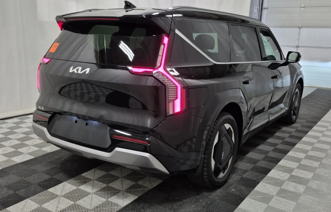Kia EV9 * LAND W/PLUS PACKAGE* Обдух* Шибидах* 7 местен* , снимка 4 - Автомобили и джипове - 55445125