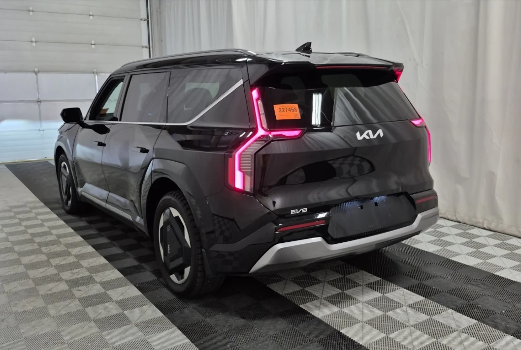 Kia EV9 * LAND W/PLUS PACKAGE* Обдух* Шибидах* 7 местен* , снимка 2 - Автомобили и джипове - 55445125