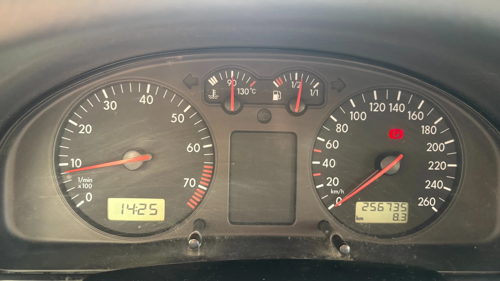 VW Passat 1.8 Газ Реални КМ с CarVertical Обслужен, снимка 13 - Автомобили и джипове - 55626557