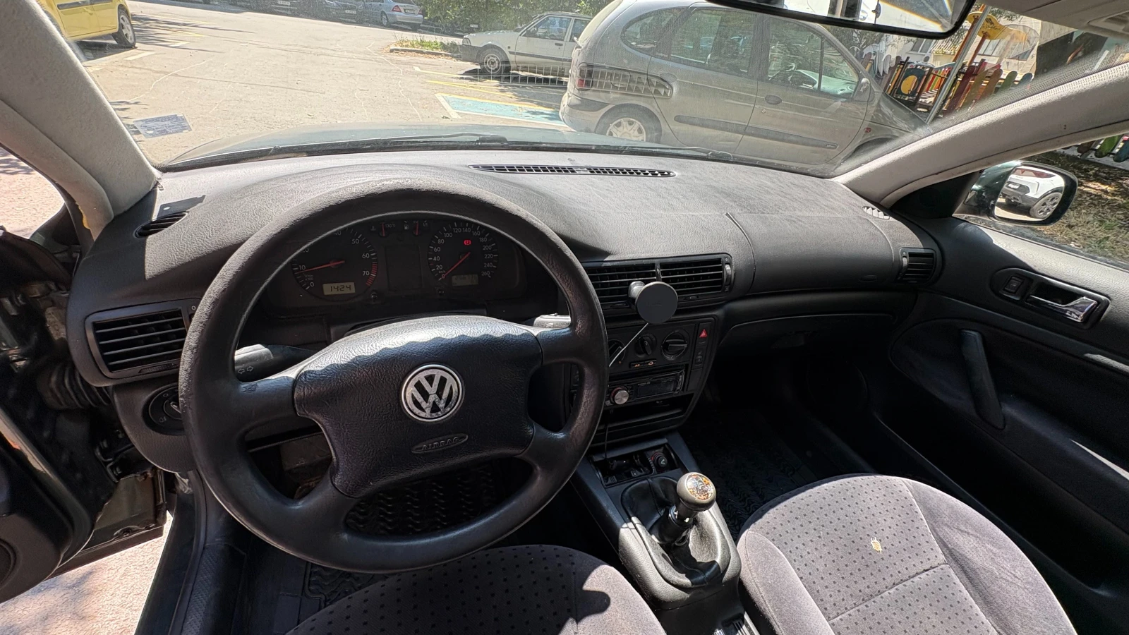 VW Passat 1.8 Газ Реални КМ с CarVertical Обслужен, снимка 12 - Автомобили и джипове - 55626557