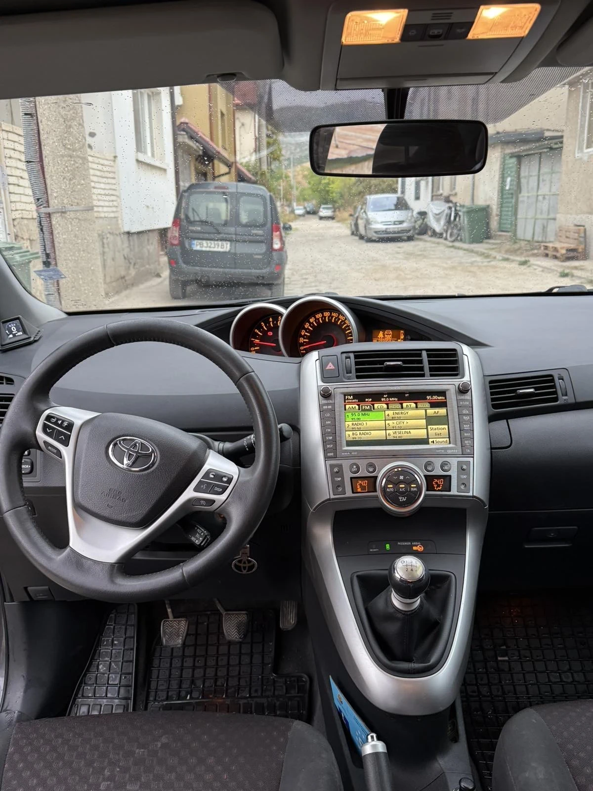 Toyota Verso, снимка 5 - Автомобили и джипове - 56238342