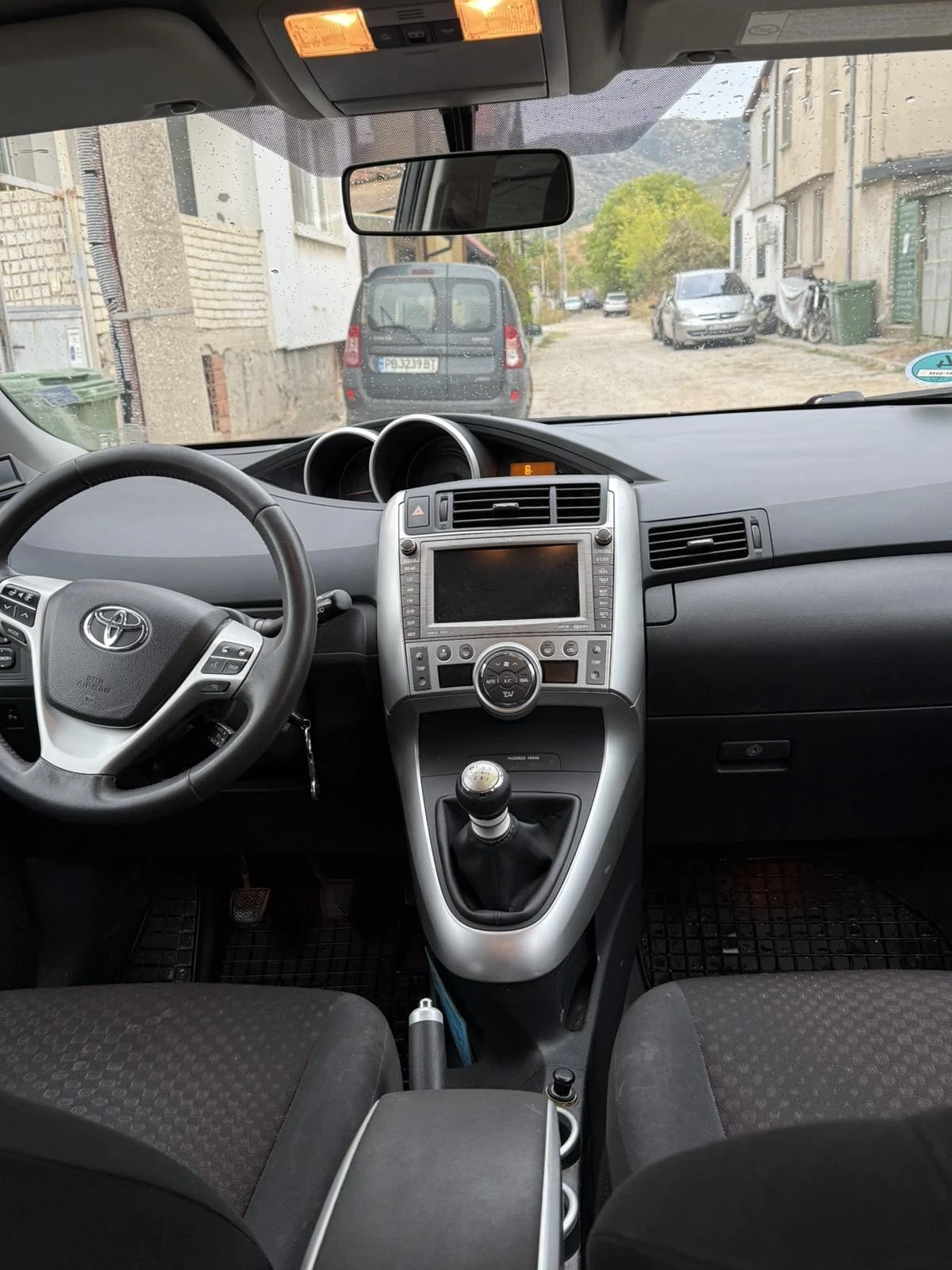 Toyota Verso, снимка 4 - Автомобили и джипове - 56238342