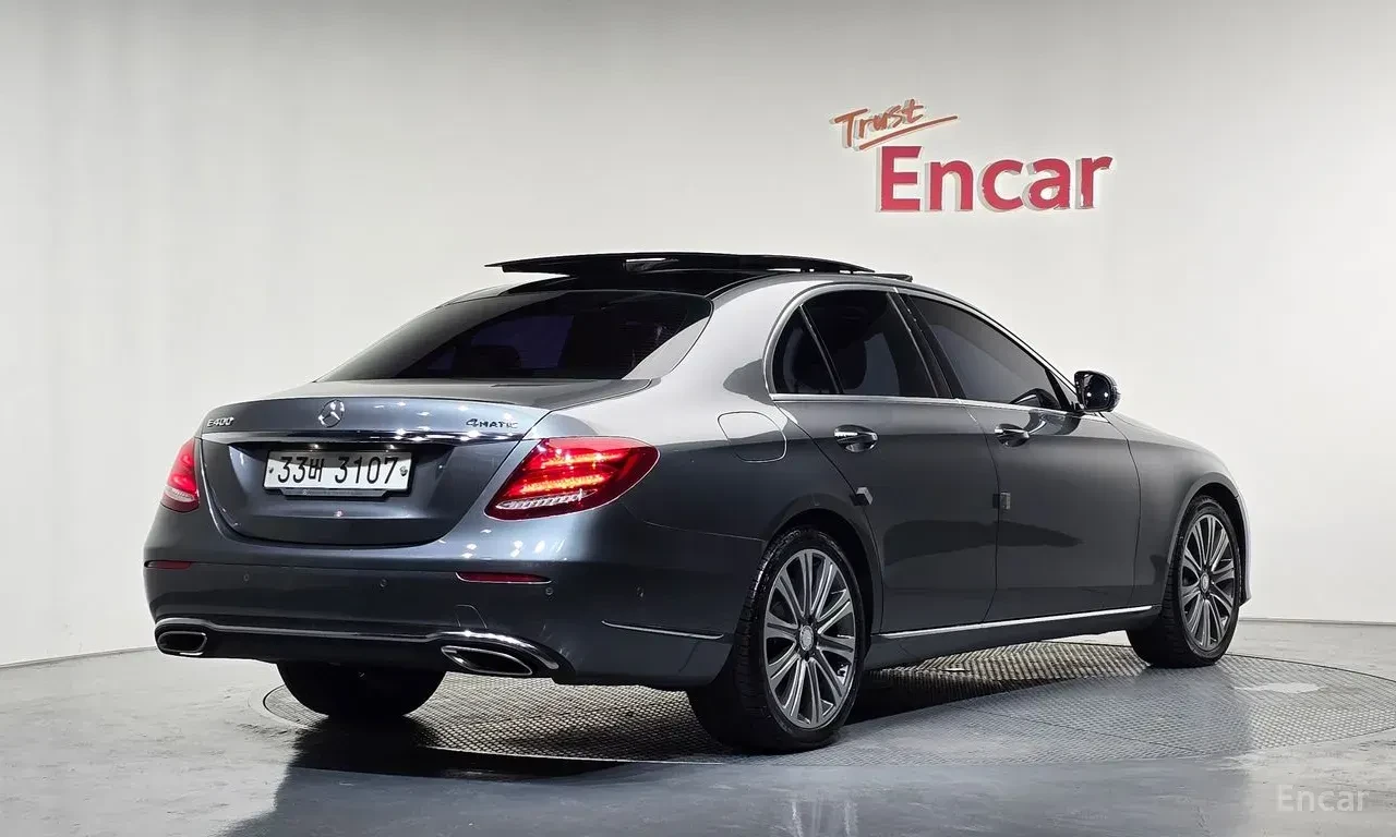 Mercedes-Benz E 400 4MATIC* BURMESTER* ОБДУХВАНЕ* ДИСТРОНИК* ХЕДЪП* 36, снимка 2 - Автомобили и джипове - 56318341