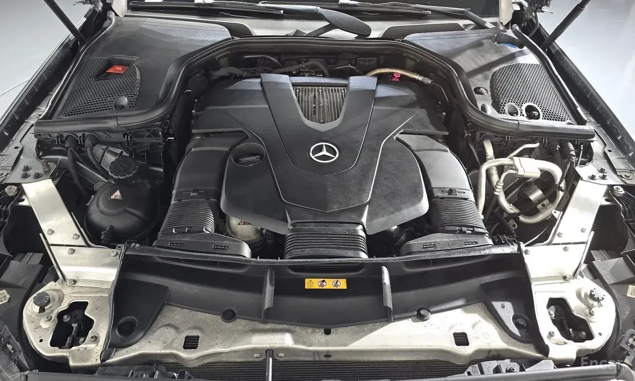 Mercedes-Benz E 400 4MATIC* BURMESTER* ОБДУХВАНЕ* ДИСТРОНИК* ХЕДЪП* 36, снимка 17 - Автомобили и джипове - 56318341