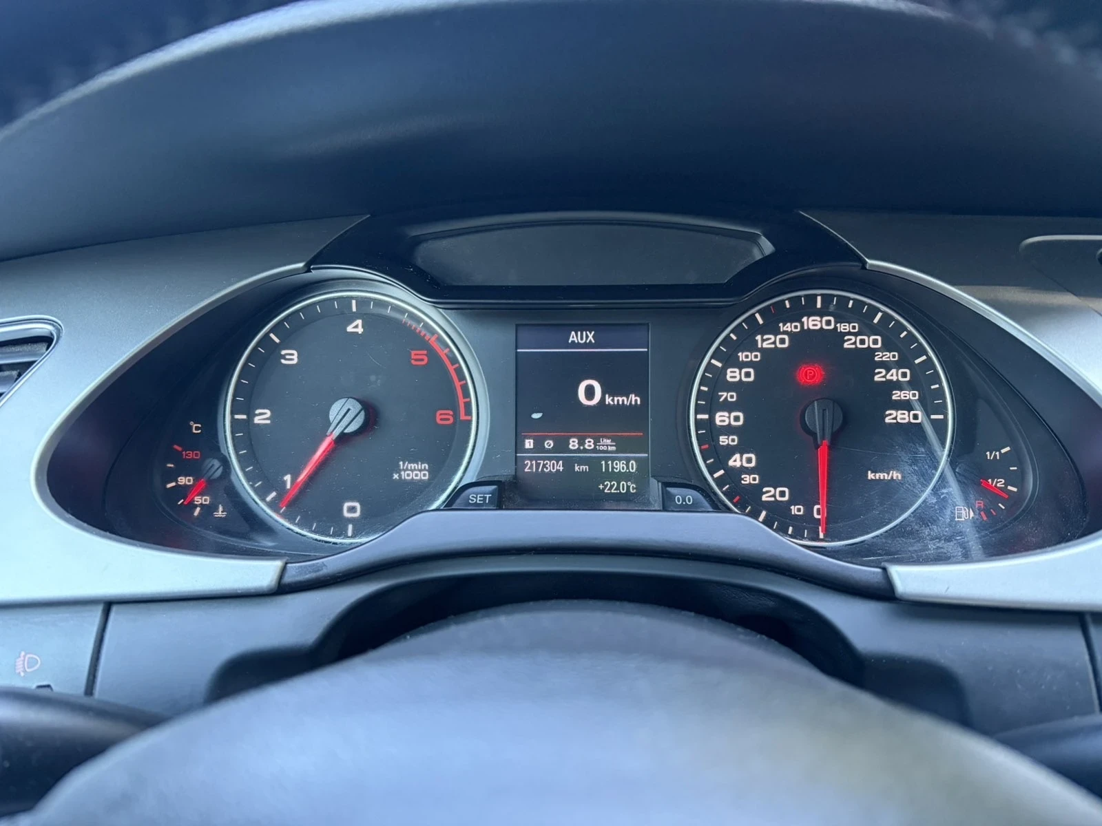 Audi A4 Avant 2.0 TDI, снимка 11 - Автомобили и джипове - 56570356