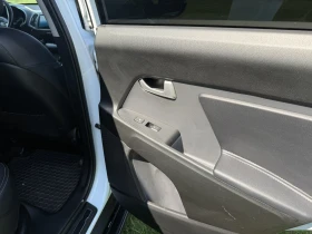 Kia Sportage 2.0 CRDi 184 к.с. Авт. 4x4 | нови гуми, снимка 12
