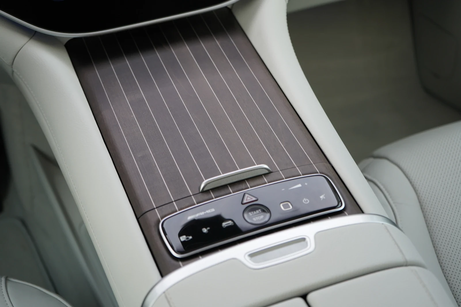 Mercedes-Benz EQE 43 AMG* SUV* HYPERSCREEN* BURM* PANO* 360* DISTR* , снимка 13 - Автомобили и джипове - 53726430