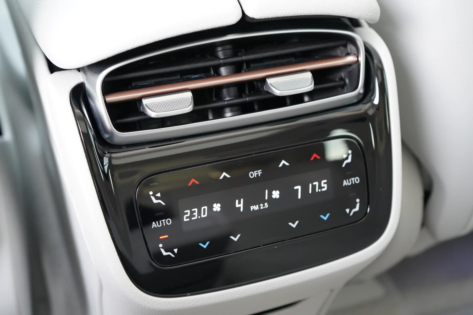 Mercedes-Benz EQE 43 AMG* SUV* HYPERSCREEN* BURM* PANO* 360* DISTR* , снимка 17 - Автомобили и джипове - 53726430