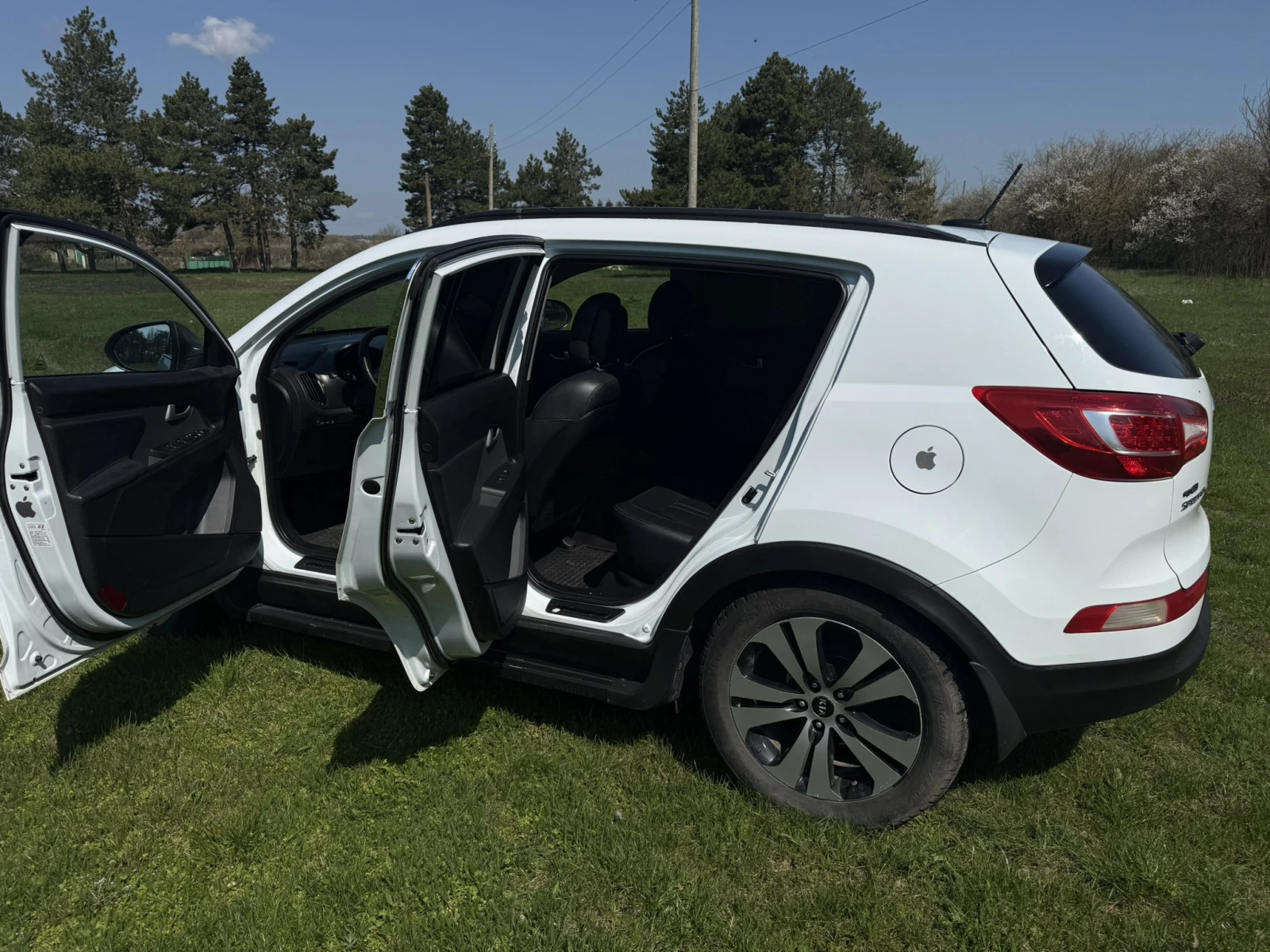 Kia Sportage 2.0 CRDi 184 к.с. Авт. 4x4 | нови гуми, снимка 5 - Автомобили и джипове - 54264640