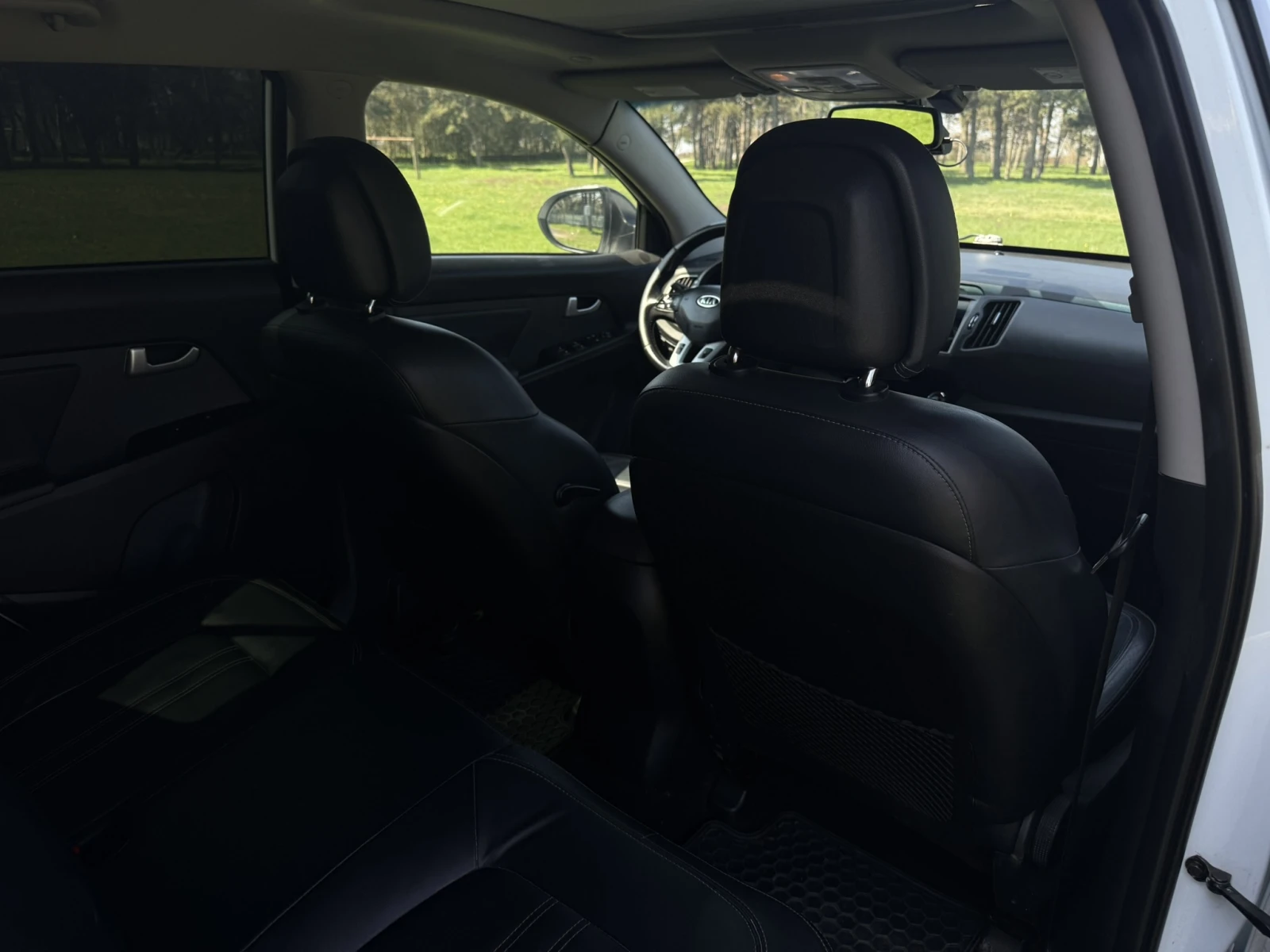 Kia Sportage 2.0 CRDi 184 к.с. Авт. 4x4 | нови гуми, снимка 11 - Автомобили и джипове - 54264640