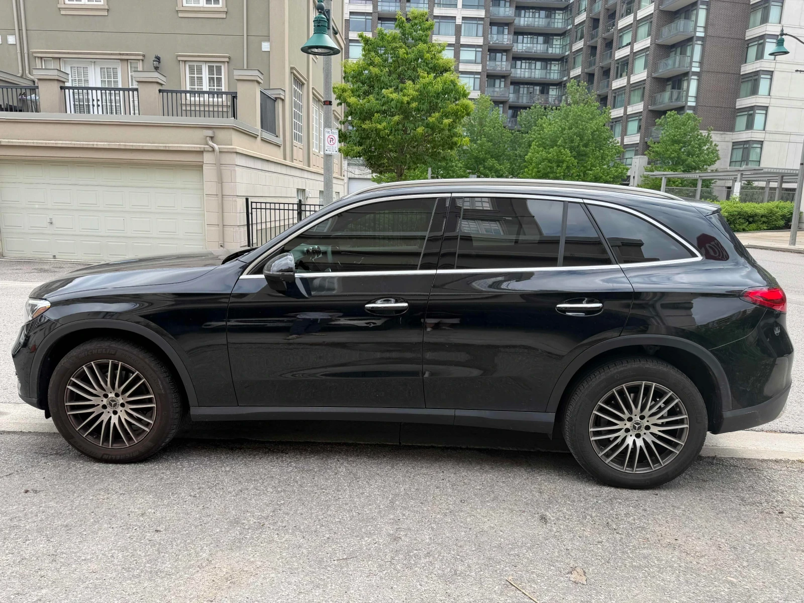 Mercedes-Benz GLC 300 4MATIC * ДИСТРОНИК * ПОДГРЕВ * ПАНОРАМА * CARFAX, снимка 2 - Автомобили и джипове - 54841874