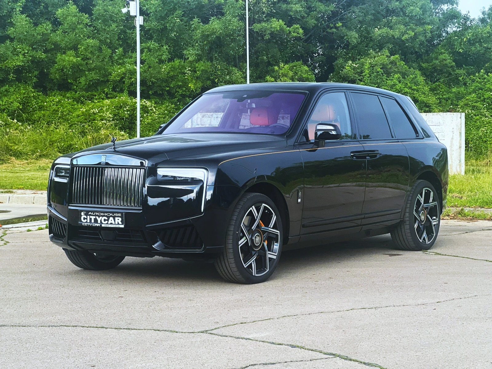 Rolls-Royce Cullinan BLACK BADGE/ SANCTUARY SEATS/ 4 SEATS/REAR THEATRE, снимка 3 - Автомобили и джипове - 55119716