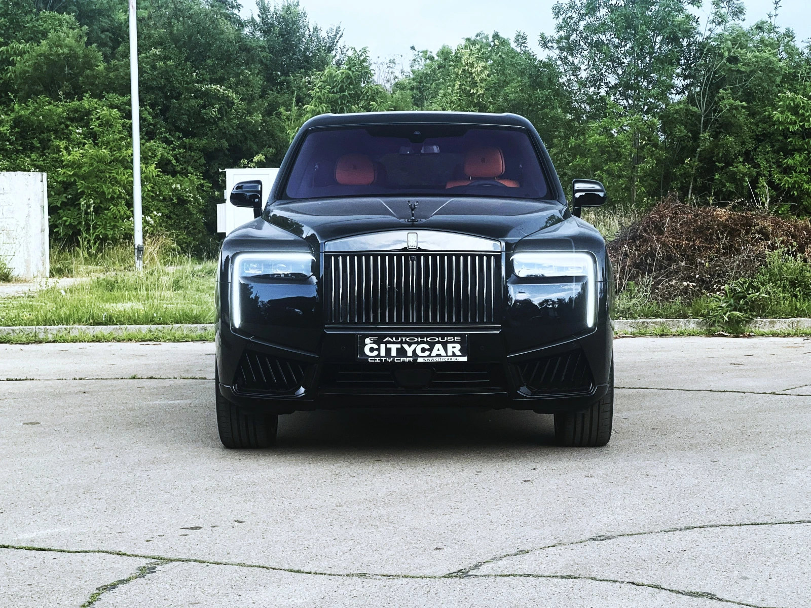 Rolls-Royce Cullinan BLACK BADGE/ SANCTUARY SEATS/ 4 SEATS/REAR THEATRE, снимка 2 - Автомобили и джипове - 55119716