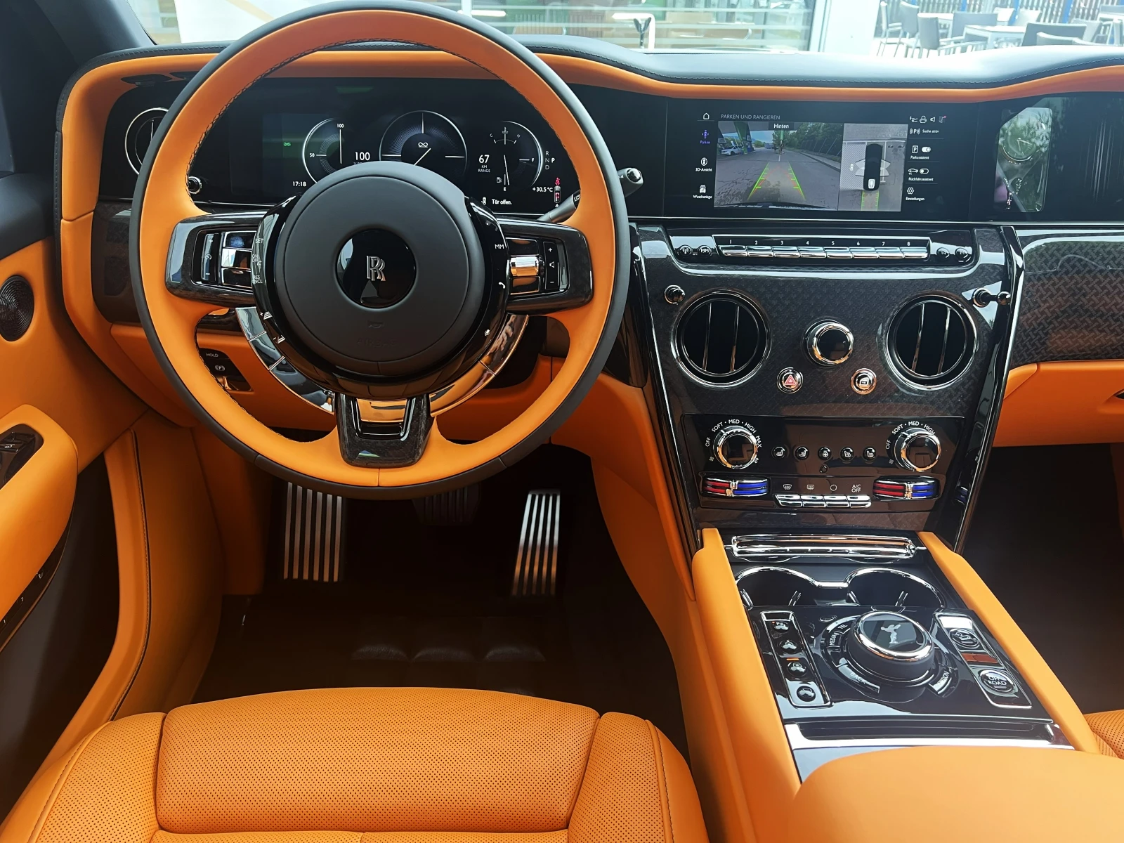 Rolls-Royce Cullinan BLACK BADGE/ SANCTUARY SEATS/ 4 SEATS/REAR THEATRE, снимка 10 - Автомобили и джипове - 55119716