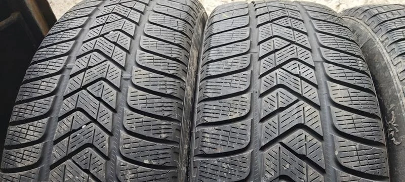 Гуми Зимни 235/55R19, снимка 2 - Гуми и джанти - 35124445