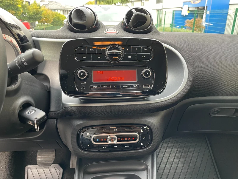 Smart Forfour, снимка 14 - Автомобили и джипове - 48675850