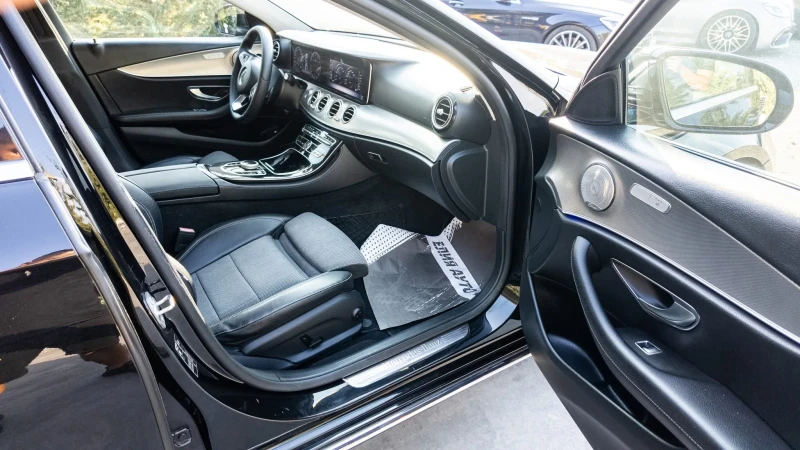 Mercedes-Benz E 220 D FULL AMG LINE ДИГИТАЛНО ТАБЛО ЛИЗИНГ 100%, снимка 13 - Автомобили и джипове - 51588993