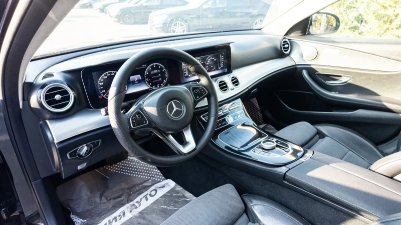 Mercedes-Benz E 220 D FULL AMG LINE ДИГИТАЛНО ТАБЛО ЛИЗИНГ 100%, снимка 12 - Автомобили и джипове - 51588993
