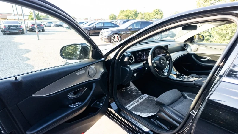 Mercedes-Benz E 220 D FULL AMG LINE ДИГИТАЛНО ТАБЛО ЛИЗИНГ 100%, снимка 11 - Автомобили и джипове - 51588993