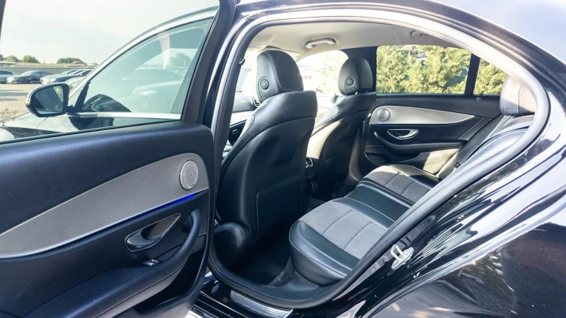 Mercedes-Benz E 220 D FULL AMG LINE ДИГИТАЛНО ТАБЛО ЛИЗИНГ 100%, снимка 16 - Автомобили и джипове - 51588993