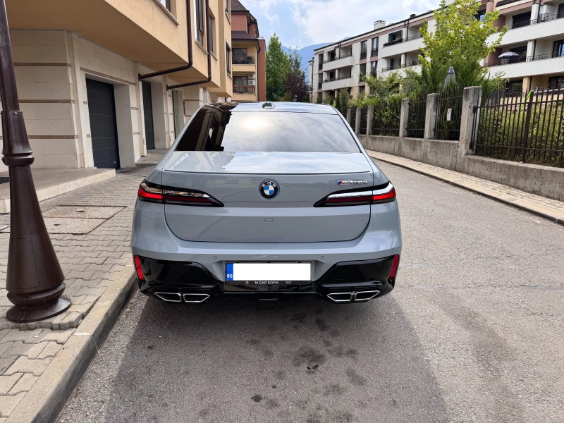 BMW 760 M760e Exec / Sky Lounge / TV / Bowers&Wilkins, снимка 3 - Автомобили и джипове - 52032346