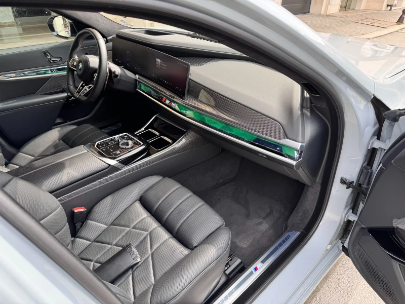 BMW 760 M760e Exec / Sky Lounge / TV / Bowers&Wilkins, снимка 6 - Автомобили и джипове - 52032346