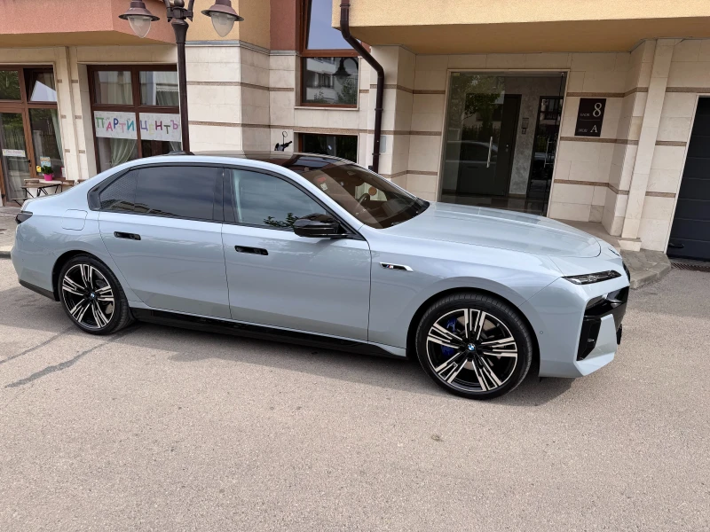 BMW 760 M760e Exec / Sky Lounge / TV / Bowers&Wilkins, снимка 2 - Автомобили и джипове - 52032346