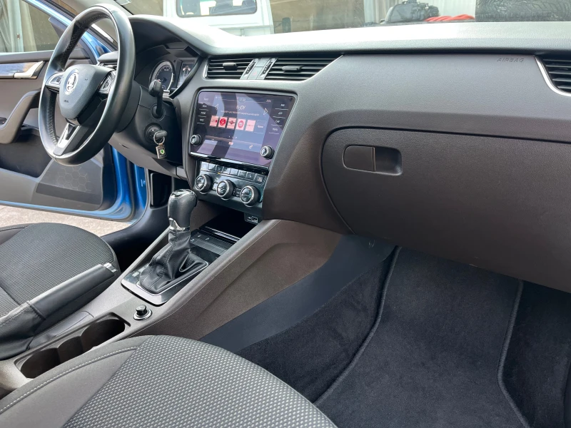 Skoda Octavia Scout DSG, снимка 10 - Автомобили и джипове - 51825736