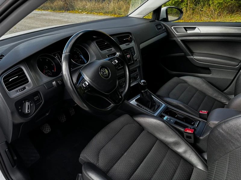 VW Golf 1.6 TDI, снимка 7 - Автомобили и джипове - 52021419