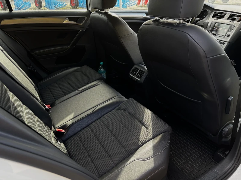 VW Golf 1.6 TDI, снимка 10 - Автомобили и джипове - 52021419