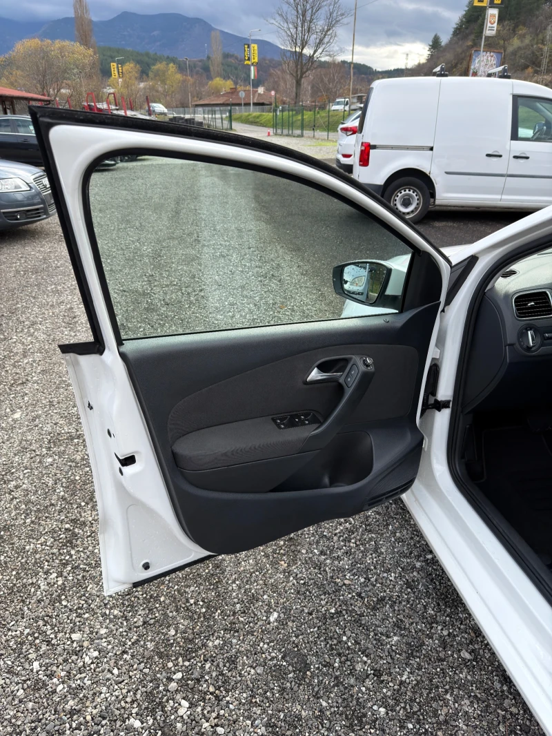 VW Polo 1.2 TSI DSG Автомат Navi Обслужен ТОП, снимка 7 - Автомобили и джипове - 52480547