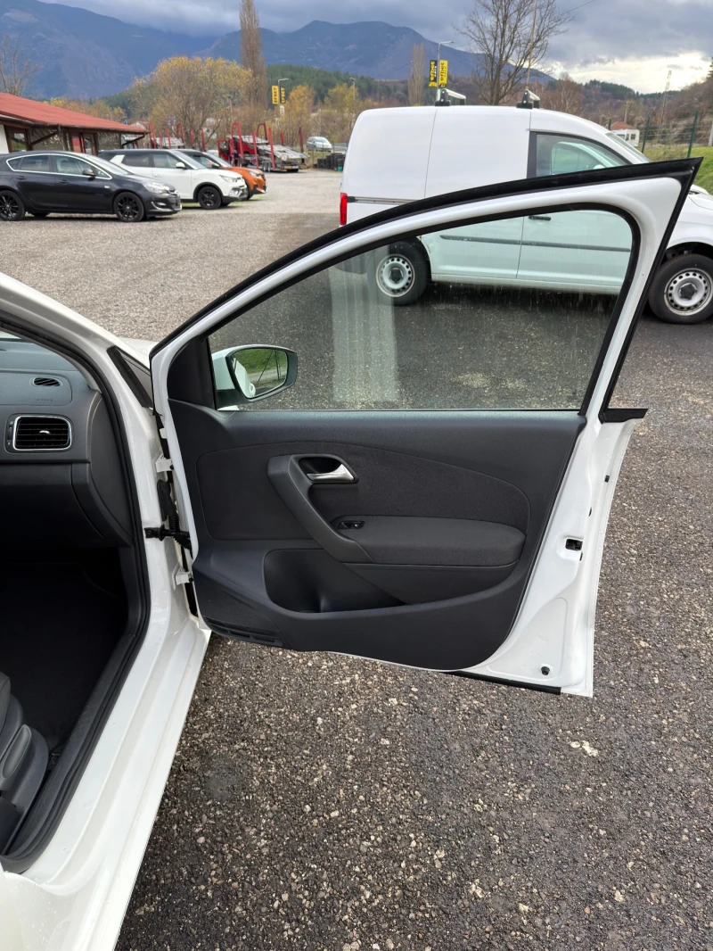 VW Polo 1.2 TSI DSG Автомат Navi Обслужен ТОП, снимка 9 - Автомобили и джипове - 52480547