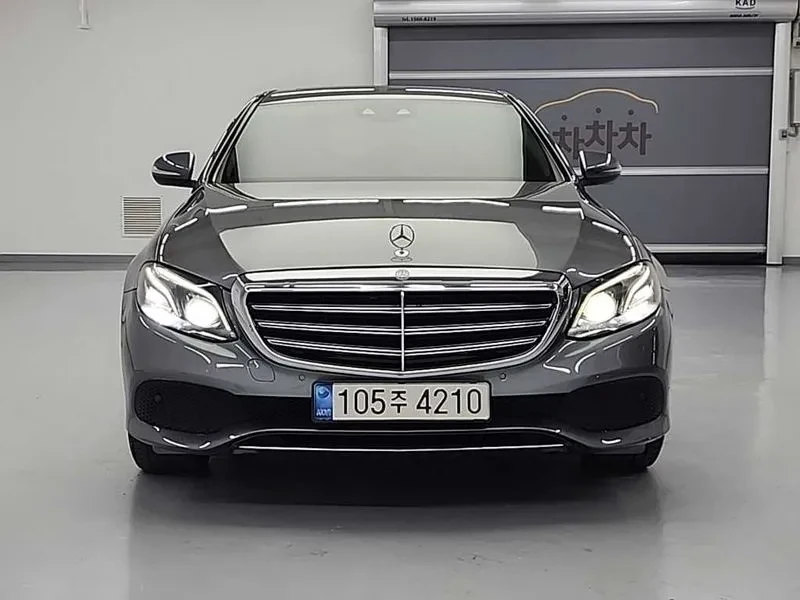 Mercedes-Benz E 220 Avantgarde, снимка 2 - Автомобили и джипове - 53075313