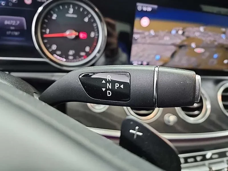 Mercedes-Benz E 220 Avantgarde, снимка 8 - Автомобили и джипове - 53075313