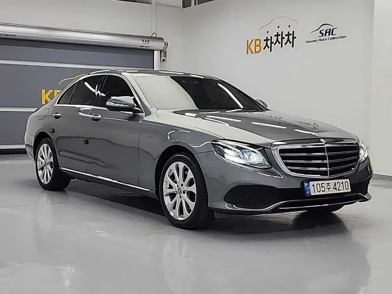 Mercedes-Benz E 220 Avantgarde, снимка 4 - Автомобили и джипове - 53075313