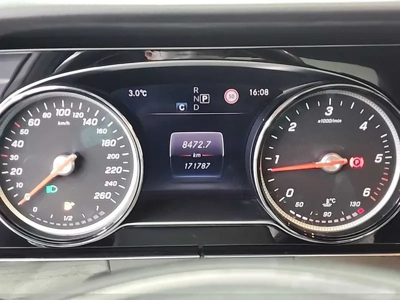 Mercedes-Benz E 220 Avantgarde, снимка 6 - Автомобили и джипове - 53075313