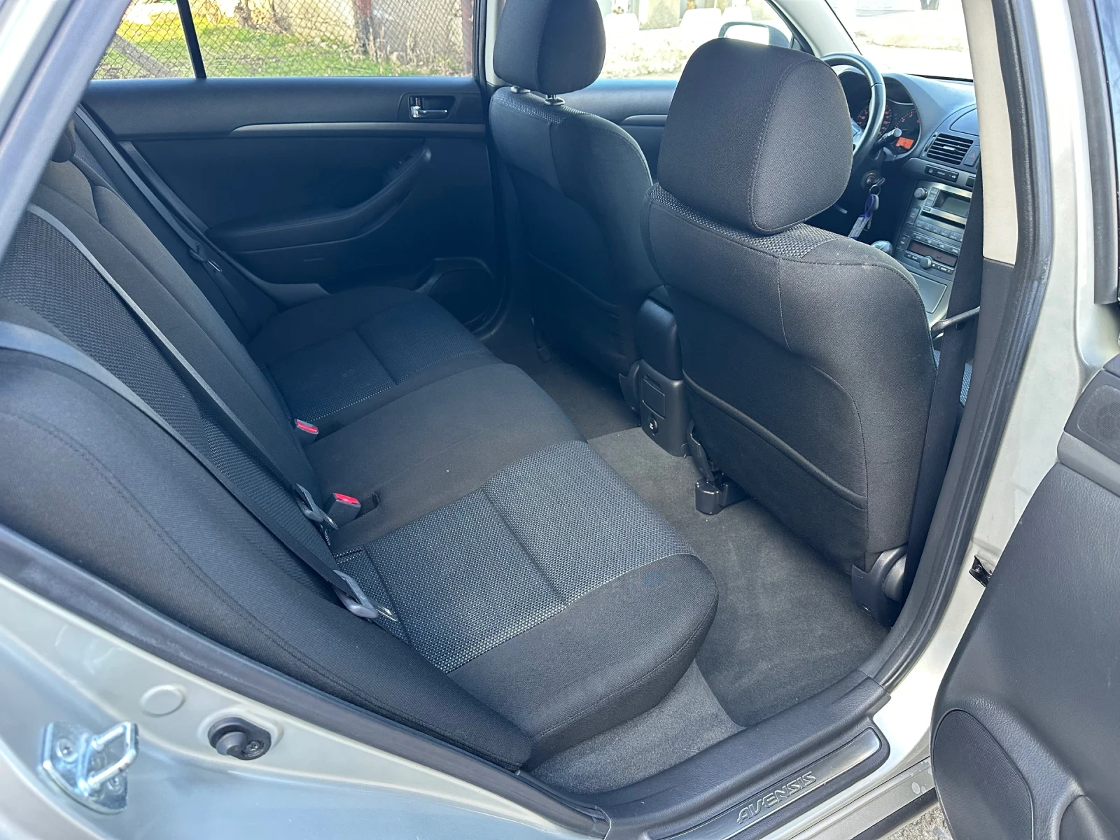 Toyota Avensis 1.8 | Mobile.bg — изображение 12
