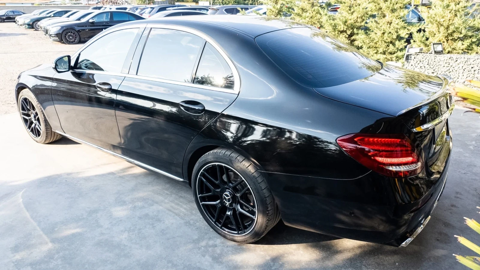 Mercedes-Benz E 220 D FULL AMG LINE ДИГИТАЛНО ТАБЛО ЛИЗИНГ 100% - изображение 6